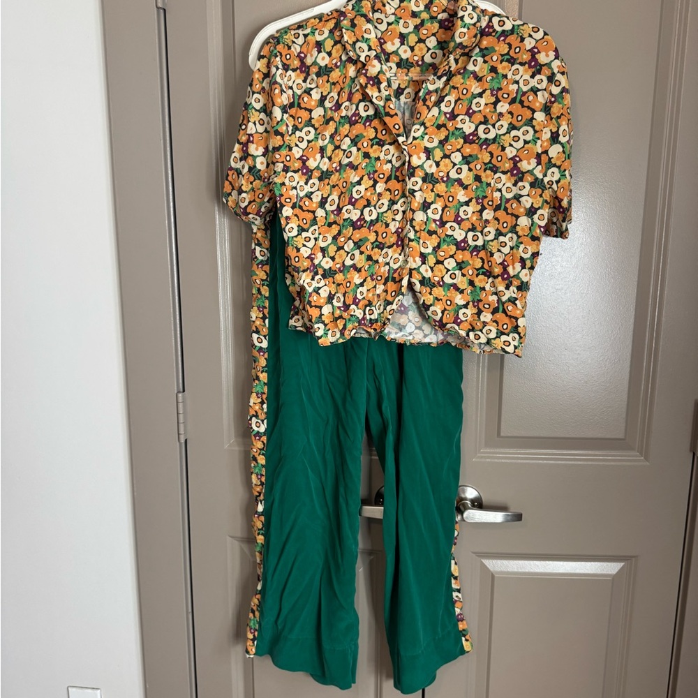 Taylor Tillman Floral Print set with Green Pants size medium